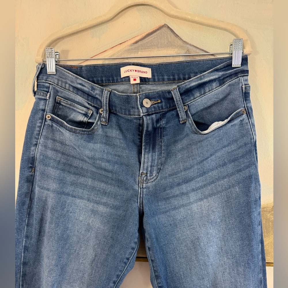 LUCKY BRAND Bootcut Medium Wash Distressed Knee Stretch Denim Jeans Size 12/31 - Picture 3 of 7
